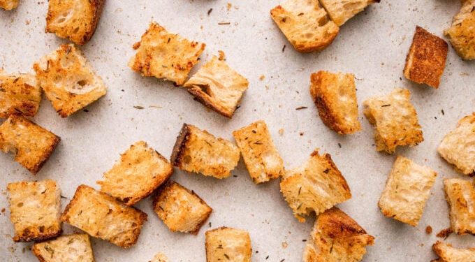 15 Minute Crispy Homemade Croutons