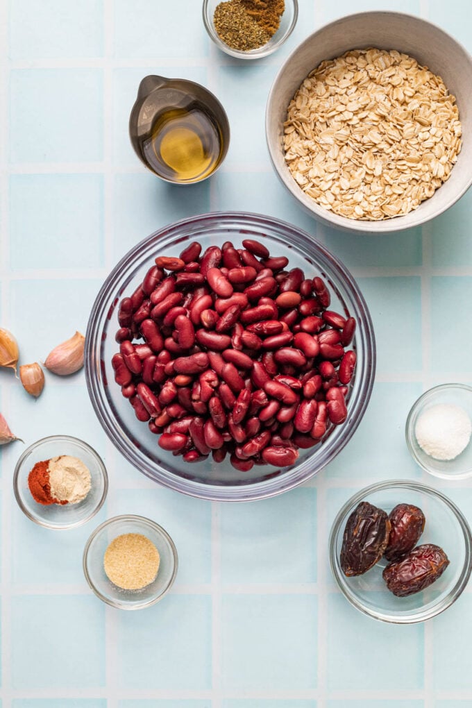 kidney beans in bowl, oats in bowl, spices