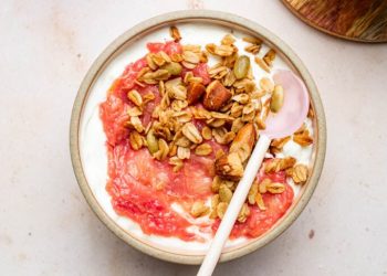 15 Minute Thick Rhubarb Compote with Ginger