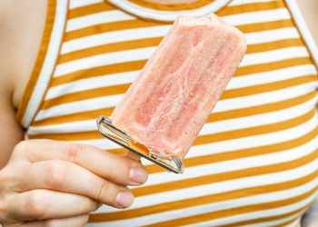 Quick Peaches and Coconut Cream Popsicles