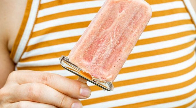 Quick Peaches and Coconut Cream Popsicles