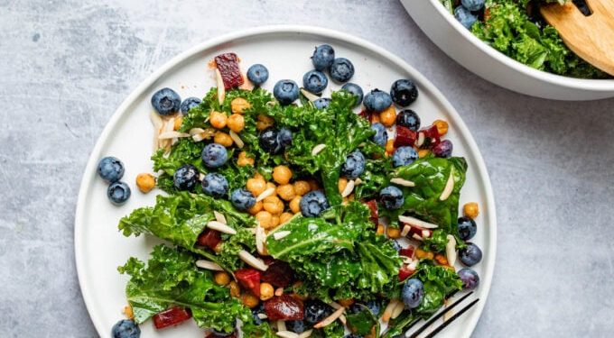 Fresh Blueberry and Kale Salad with Almonds