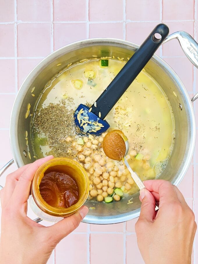 pot with chickpeas and bouillon