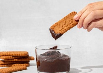 5 Minute Vegan Chocolate Dip with Almond Butter